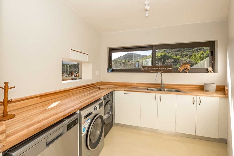 5 Bedroom Property for Sale in Chapman
